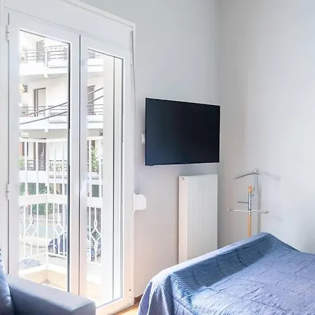 Apartment Spacious Close To Metro