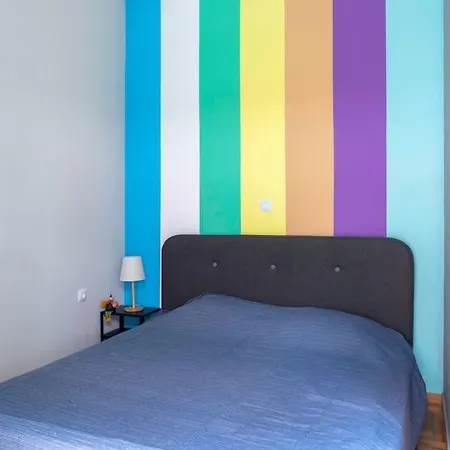 Spacious Close To Metro Apartman *