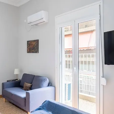 Apartment Spacious Close To Metro Athens