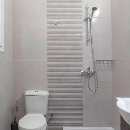 Spacious Close To Metro Apartment *