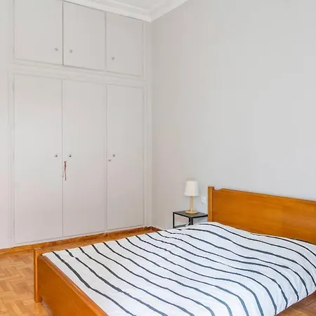 Spacious Close To Metro Apartment *