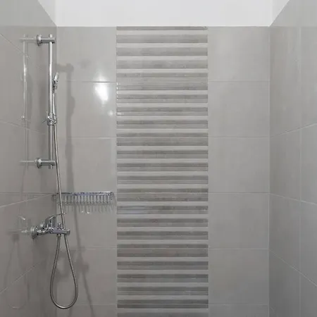 Spacious Close To Metro