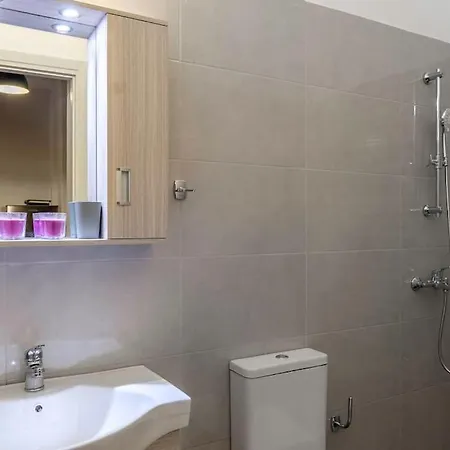 Spacious Close To Metro * Atena
